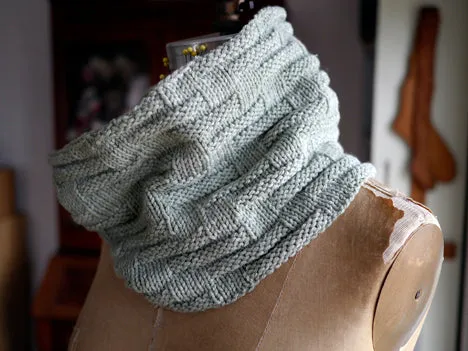 Squeeze Me Infinity Cowl <br/><small>knitting pattern</small>